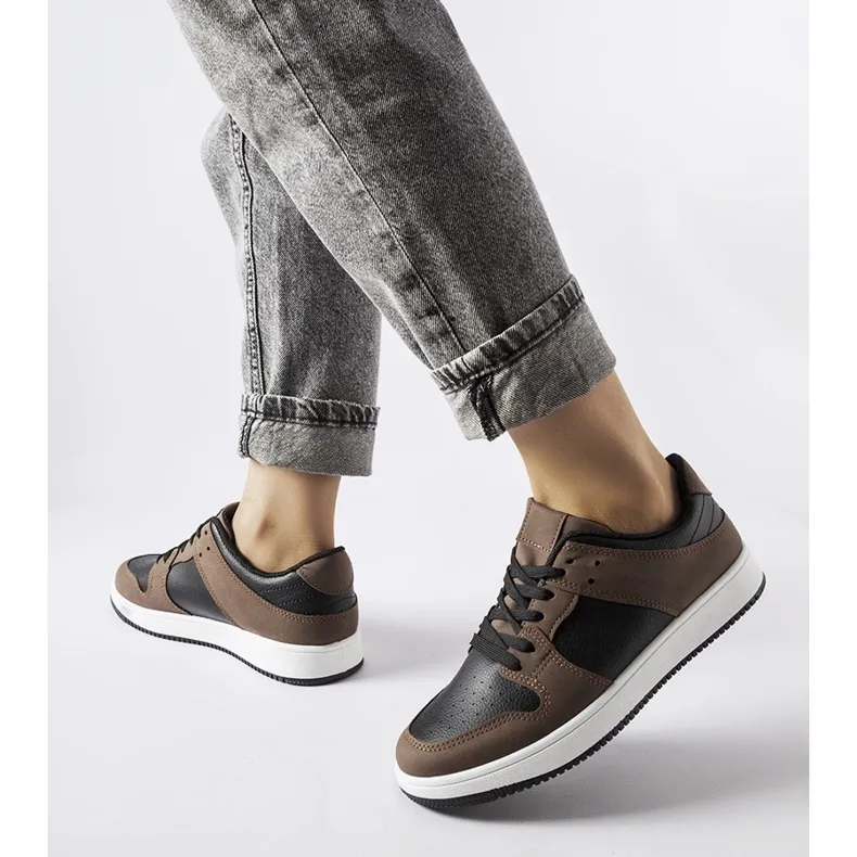 Inna Bruine en zwarte Jacqueline sneakers